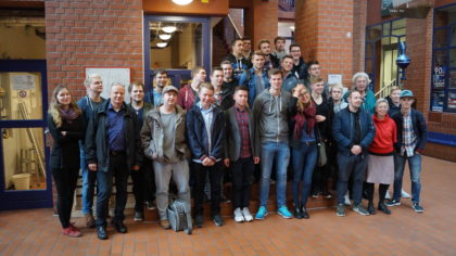 HAKS-Teilnehmer vor der Hochschule Bremerhaven