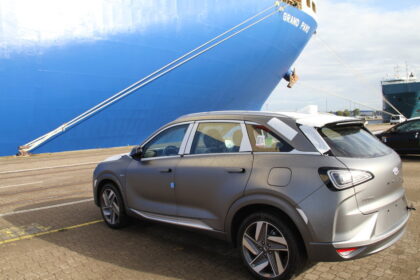 Wird aus Korea über Bremerhaven nach Europa gebracht: das Hyundai-Wasserstoffauto Nexo. Foto: Helmut Stapel