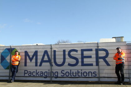 Reinigt und recycled in Bremerhaven Industrie-Container: Mauser Packing. Foto: Helmut Stapel
