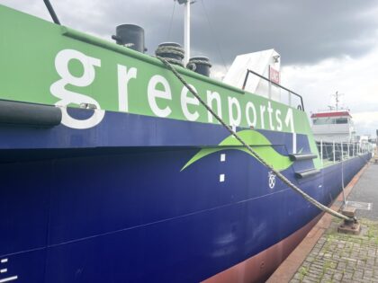 Wird mit einem dieselelektrischen Antrieb in Betrieb genommen: die Schute greenports 1, ursprünglich für den Betrieb mit Flüssiggas gebaut. Foto: Helmut Stapel