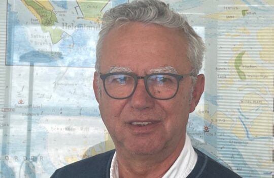 Bremenports-Pressesprecher Holger Bruns: „Es ist eine Investition von rund 100 Millionen Euro für die nachhaltige Erneuerung der Baggereiflotte geplant.“ Foto: Helmut Stapel