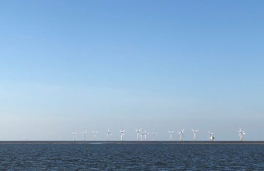 Sollen weit draußen in der Nordsee die Energie für Deutschland produzieren: Offshore-Windparks. Foto: Helmut Stapel