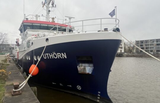 Nächstes Projekt von Andreas Wellbrock auf Wasserstoff-Basis: Grünes Methanol für Schiffe wie die „Uthörn“ aus Bremerhaven. Foto: Helmut Stapel
