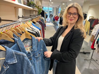 Setzt sich für die Schonung von Ressourcen mit Second-Hand-Mode ein: Studentin Marie Friedhoff. Foto: Helmut Stapel