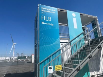 Testet Elektrolyseure für die Produktion von Grünem Wasserstoff: das Fraunhofer IWES Hydrogen Lab Bremerhaven. Foto: Helmut Stapel