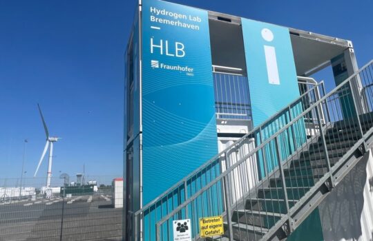 Testet Elektrolyseure für die Produktion von Grünem Wasserstoff: das Fraunhofer IWES Hydrogen Lab Bremerhaven. Foto: Helmut Stapel